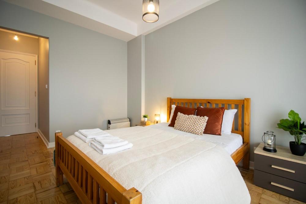 Sunny 4 Bedroom Apartment - With View Коїмбра Екстер'єр фото